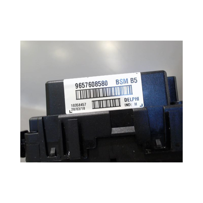 BOITE A FUSIBLES PEUGEOT 206 5P