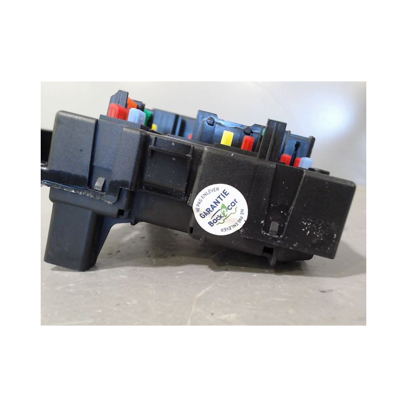 BOITE A FUSIBLES PEUGEOT 206 5P