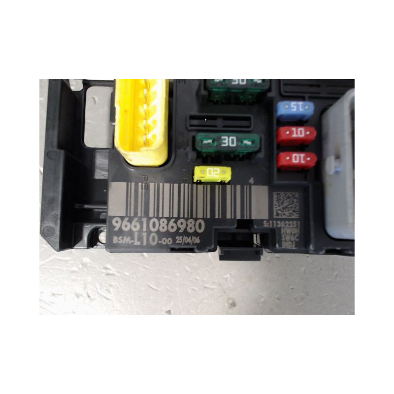 BOITE A FUSIBLES PEUGEOT 207 3P