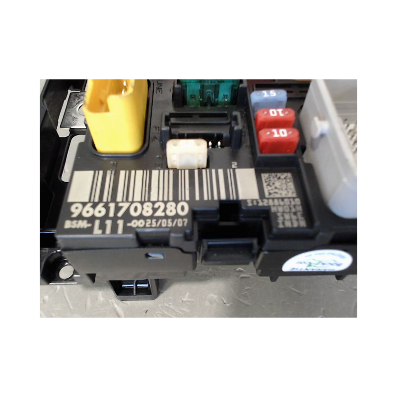 BOITE A FUSIBLES PEUGEOT 207 5P
