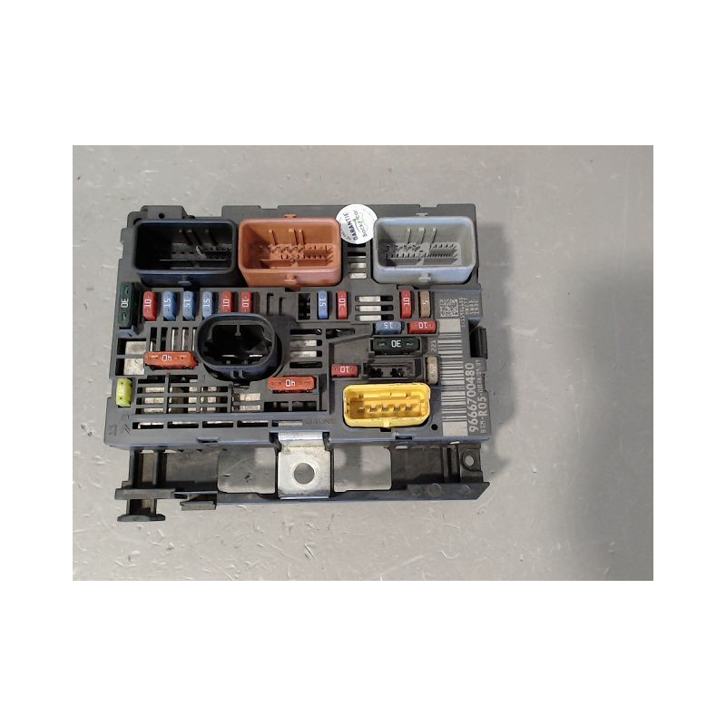 BOITE A FUSIBLES PEUGEOT 308 2007-