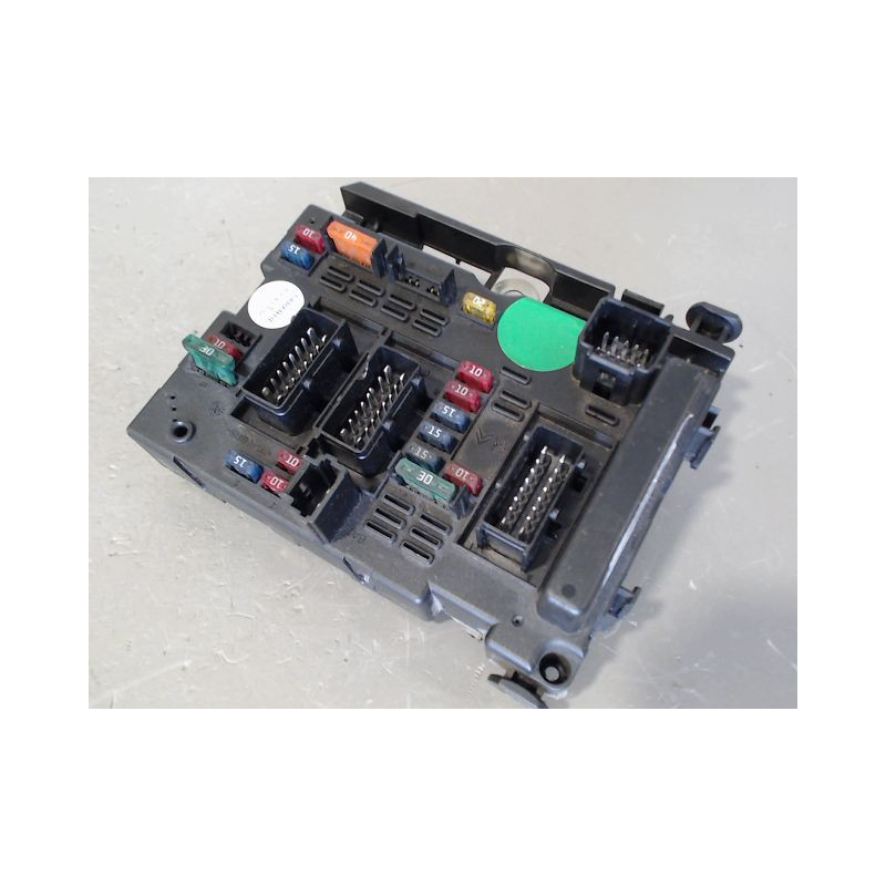 BOITE A FUSIBLES PEUGEOT 206 3P