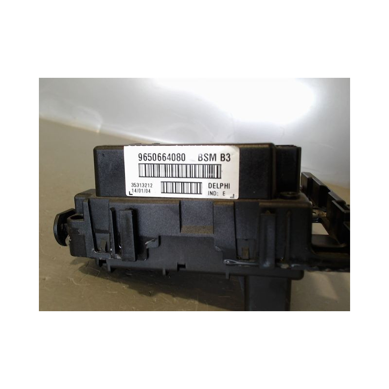 BOITE A FUSIBLES PEUGEOT 206 3P