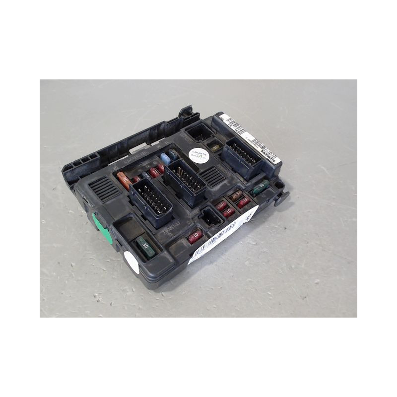 BOITE A FUSIBLES PEUGEOT 206 5P