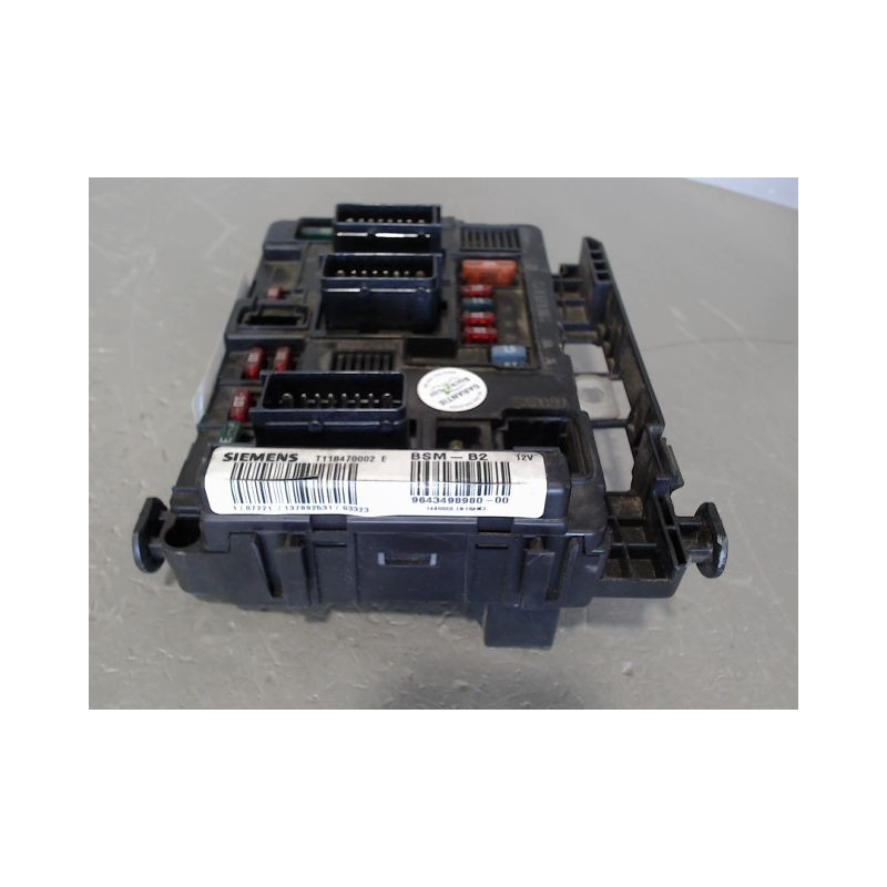 BOITE A FUSIBLES PEUGEOT 206 5P