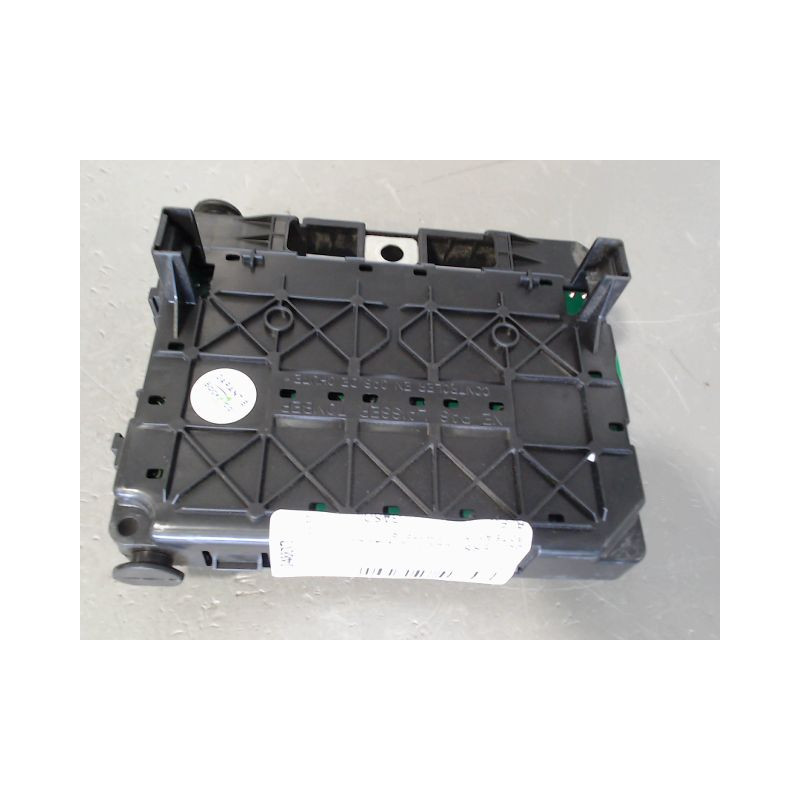 BOITE A FUSIBLES PEUGEOT 206 5P