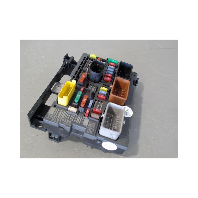 BOITE A FUSIBLES CITROEN C5 2008-