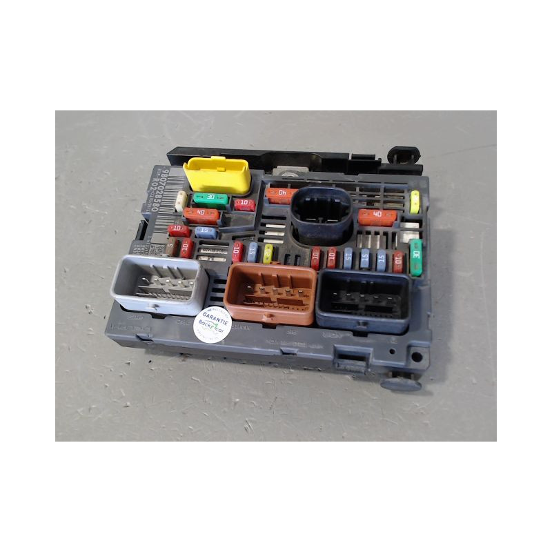 BOITE A FUSIBLES PEUGEOT 5008 2009-