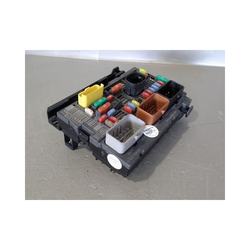 BOITE A FUSIBLES PEUGEOT 5008 2009-