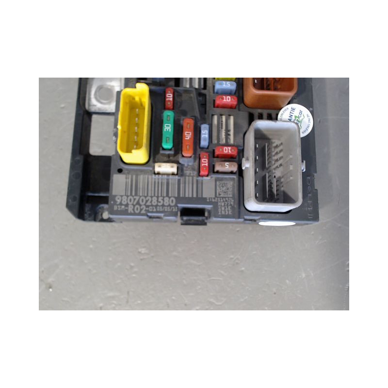BOITE A FUSIBLES PEUGEOT 5008 2009-