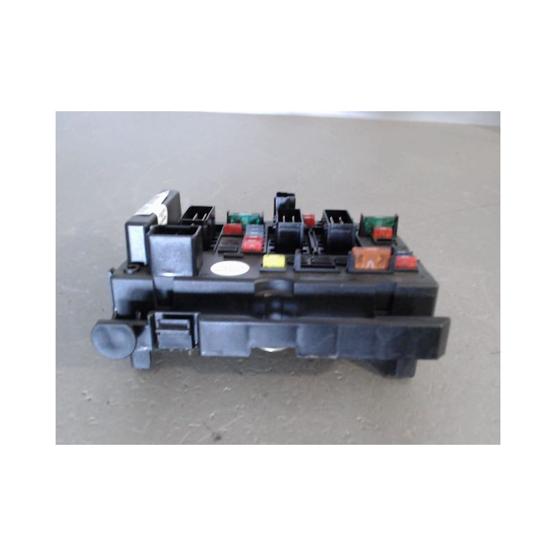 BOITE A FUSIBLES PEUGEOT 307 2001-2005