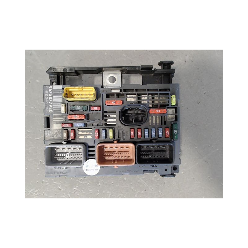 BOITE A FUSIBLES PEUGEOT 5008 2009-