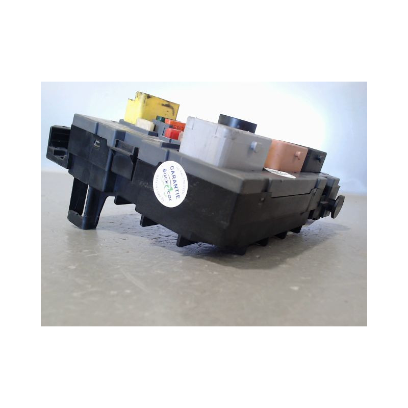 BOITE A FUSIBLES PEUGEOT 5008 2009-