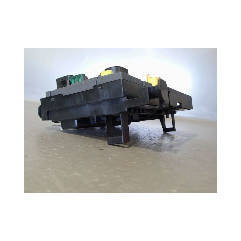 BOITE A FUSIBLES PEUGEOT 5008 2009-