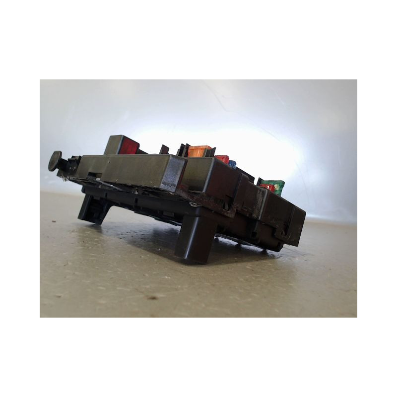 BOITE A FUSIBLES PEUGEOT 307 SW 02-05