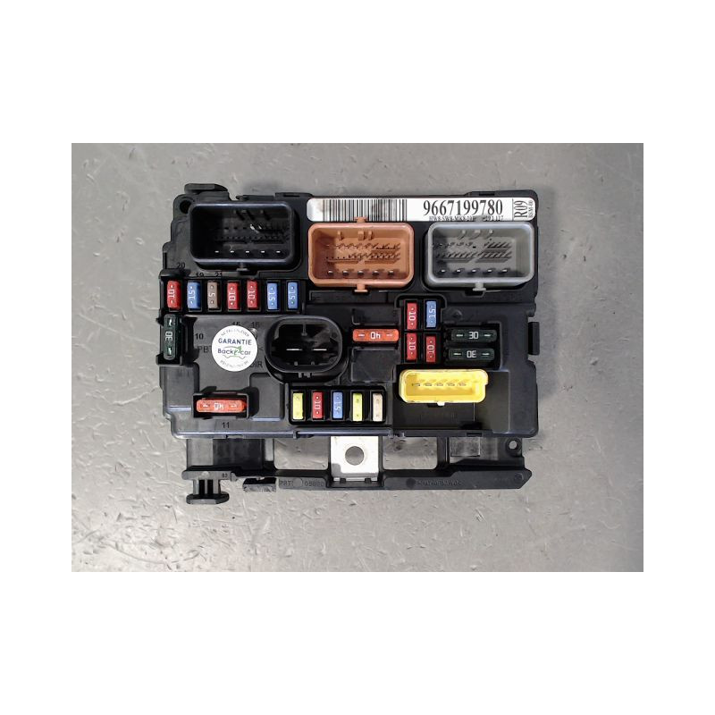 BOITE A FUSIBLES PEUGEOT 207 5P
