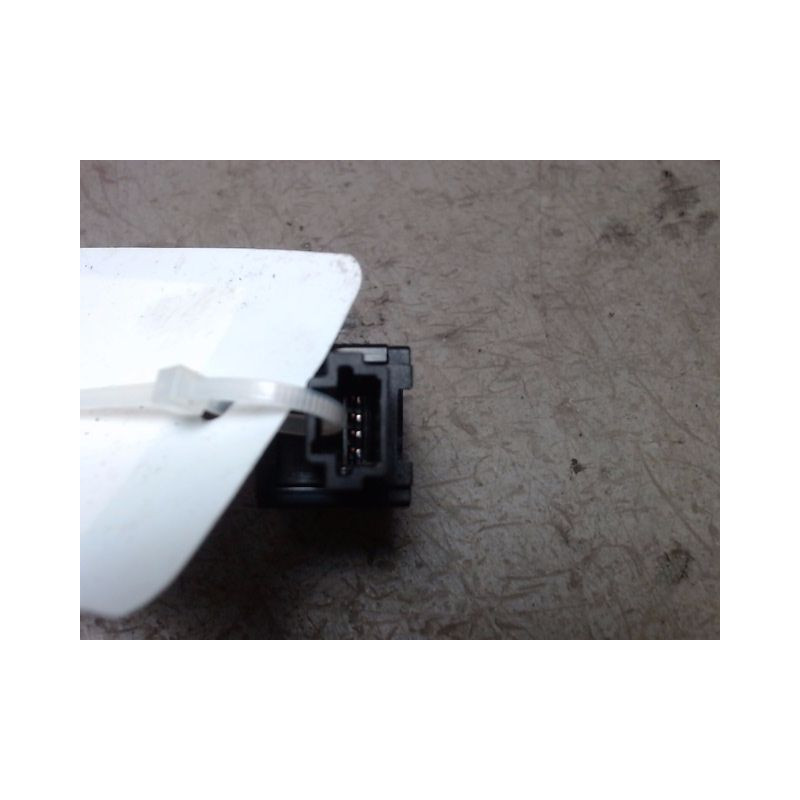 BOUTON DE WARNING NISSAN MICRA