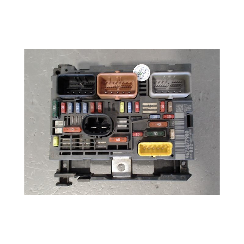 BOITE A FUSIBLES PEUGEOT 5008 2009-