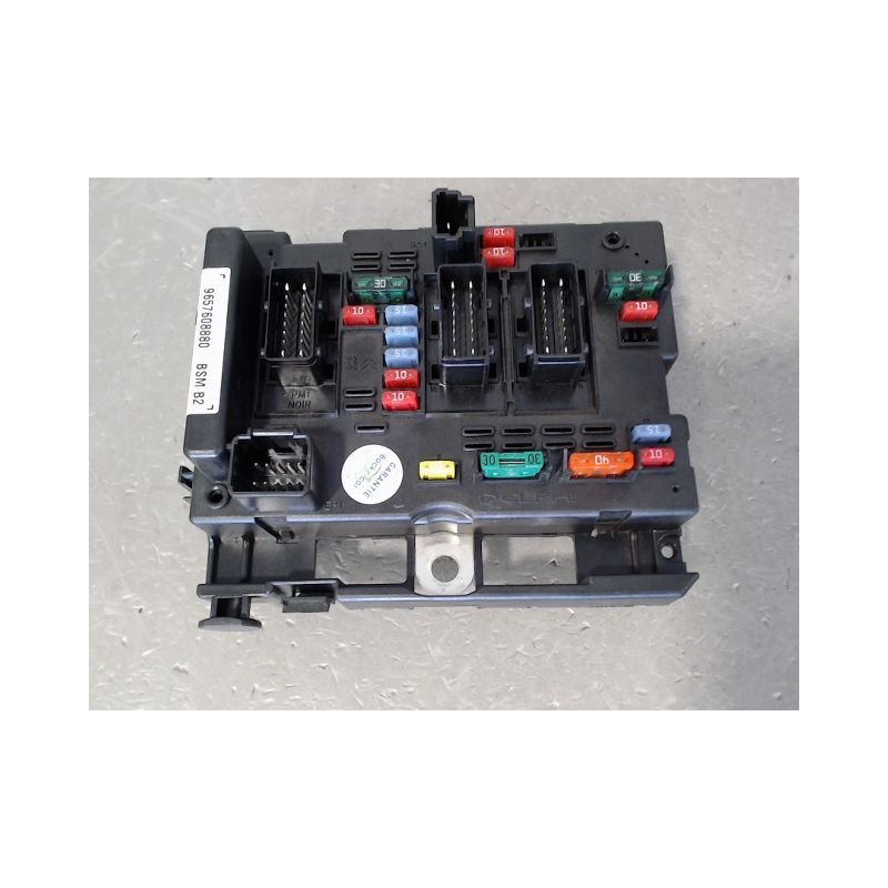 BOITE A FUSIBLES PEUGEOT 206