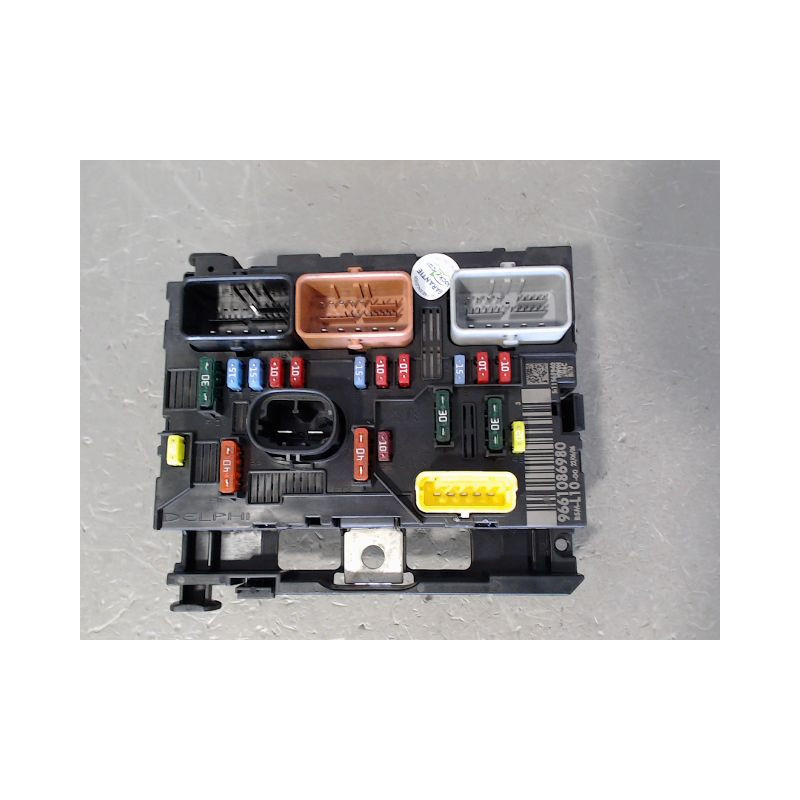 BOITE A FUSIBLES PEUGEOT 207