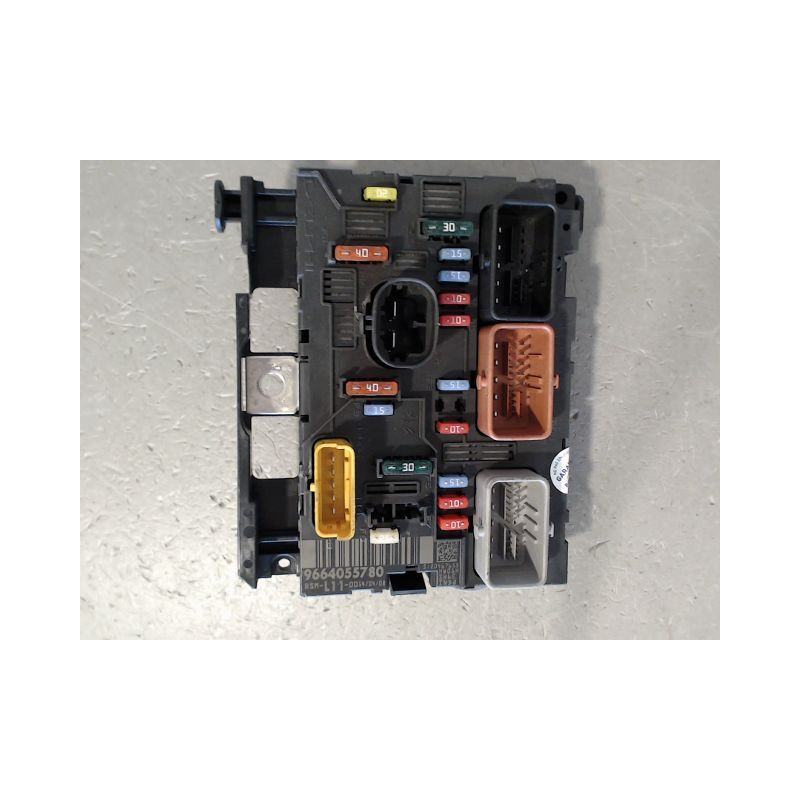 BOITE A FUSIBLES PEUGEOT 207 5P