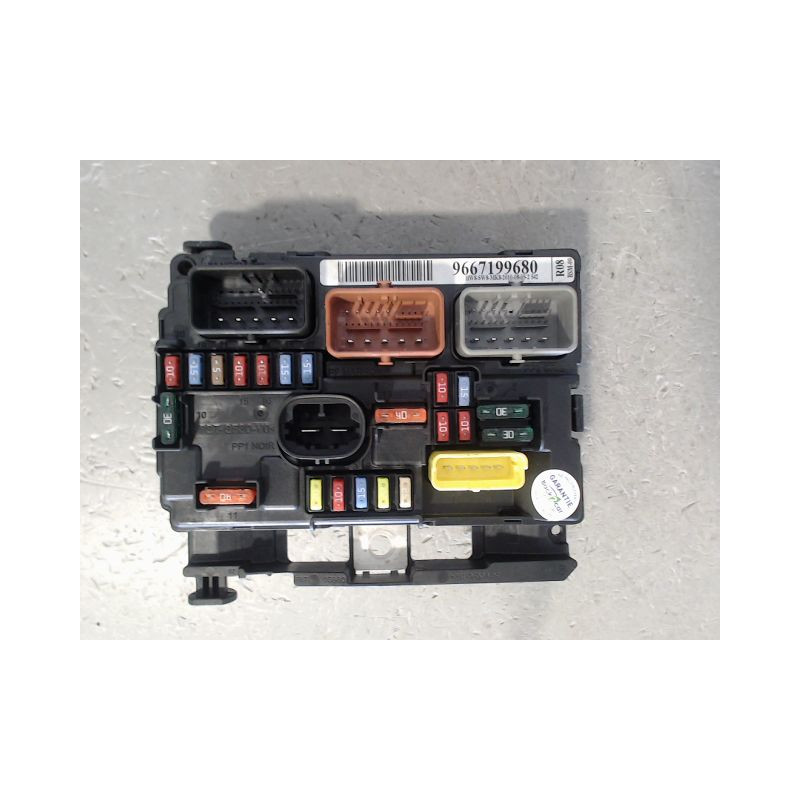 BOITE A FUSIBLES PEUGEOT 207 5P
