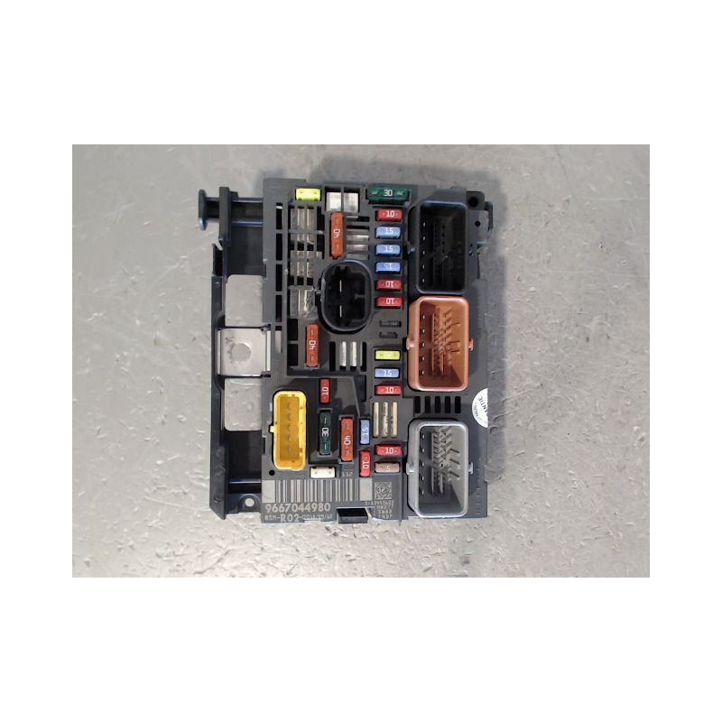 BOITE A FUSIBLES PEUGEOT 407 SW Phase 2 2008-2011
