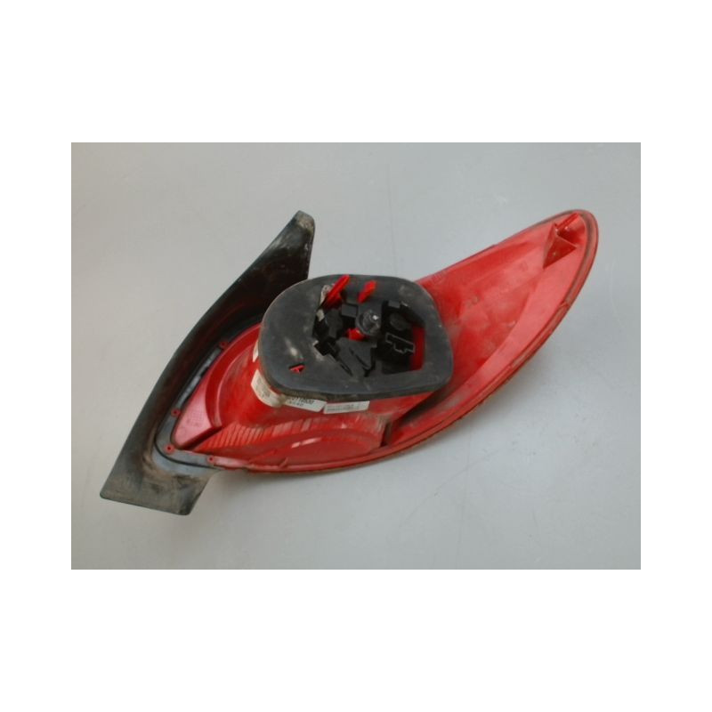 FEU ARRIERE GAUCHE  PEUGEOT 206