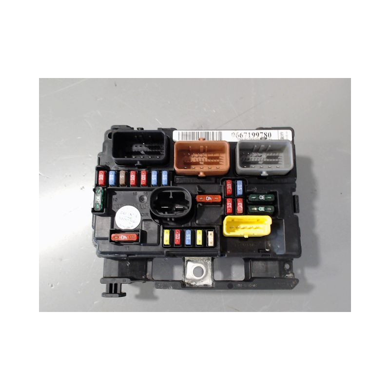 BOITE A FUSIBLES PEUGEOT 207 2011-