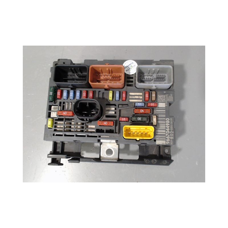 BOITE A FUSIBLES PEUGEOT 407