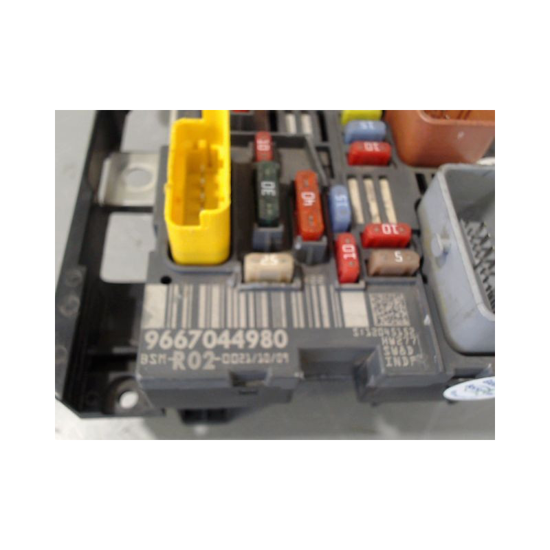 BOITE A FUSIBLES PEUGEOT 407
