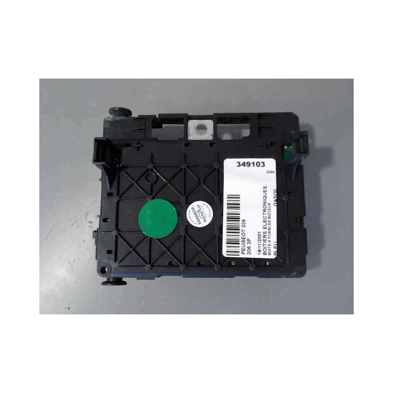 BOITE A FUSIBLES PEUGEOT 206 3P