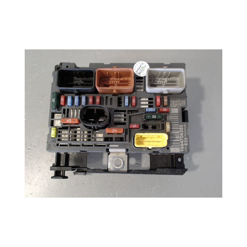 BOITE A FUSIBLES PEUGEOT 308 2007-