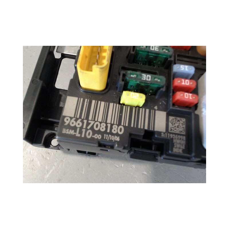BOITE A FUSIBLES PEUGEOT 207 3P