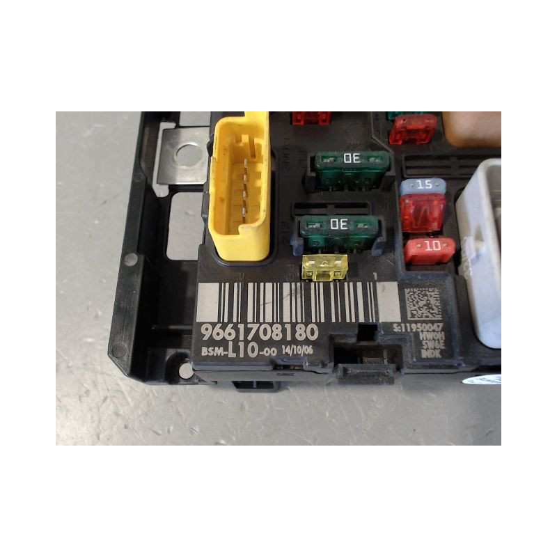 BOITE A FUSIBLES PEUGEOT 207 5P