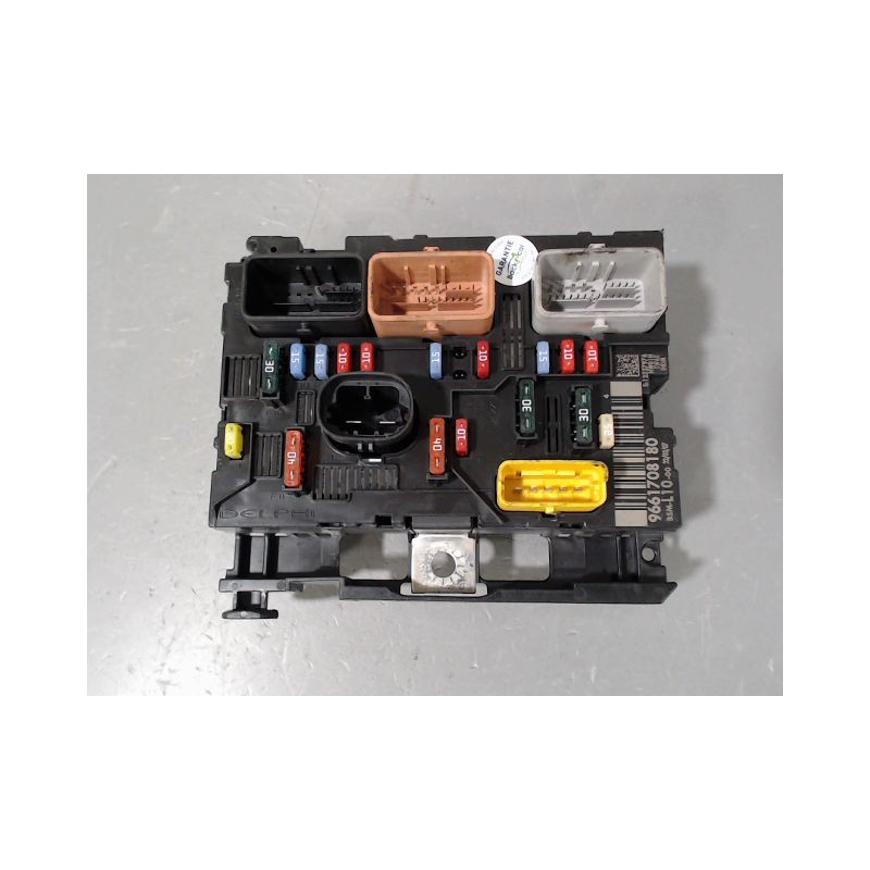 BOITE A FUSIBLES PEUGEOT 207 3P