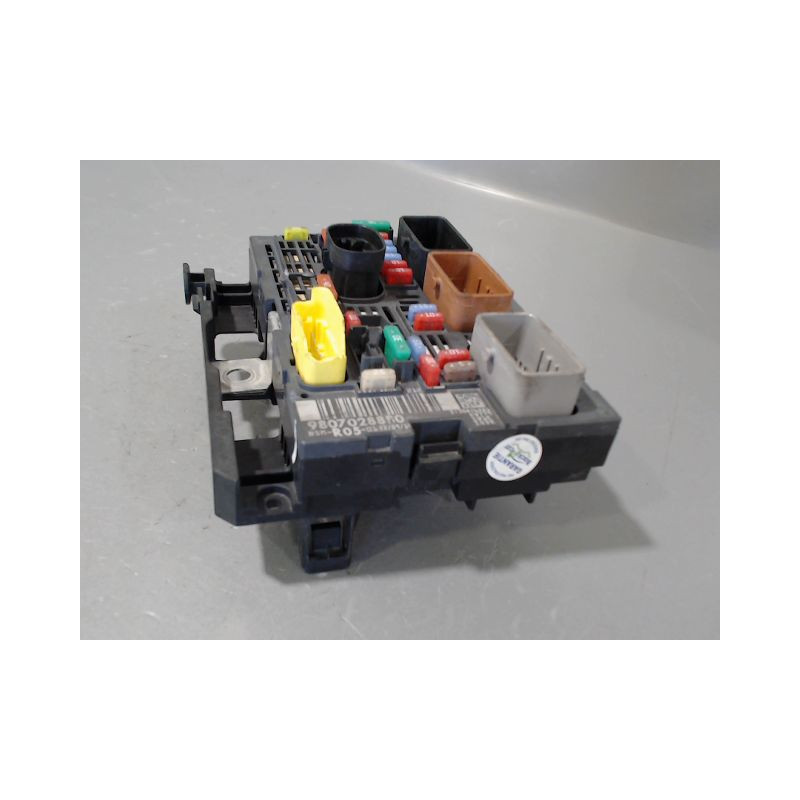 BOITE A FUSIBLES PEUGEOT PARTNER FGT 2002-