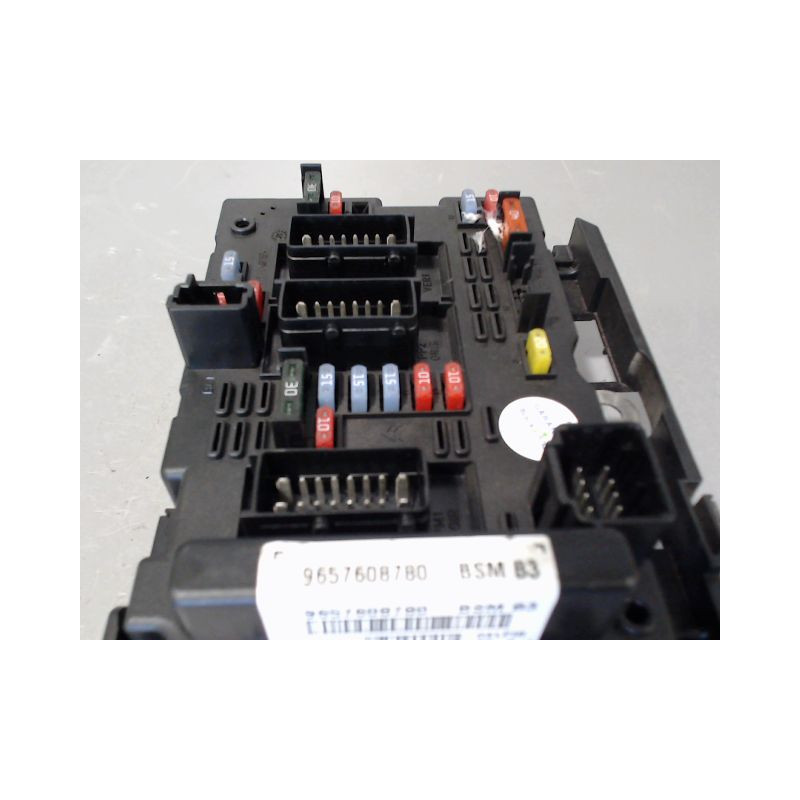 BOITE A FUSIBLES PEUGEOT 206 3P