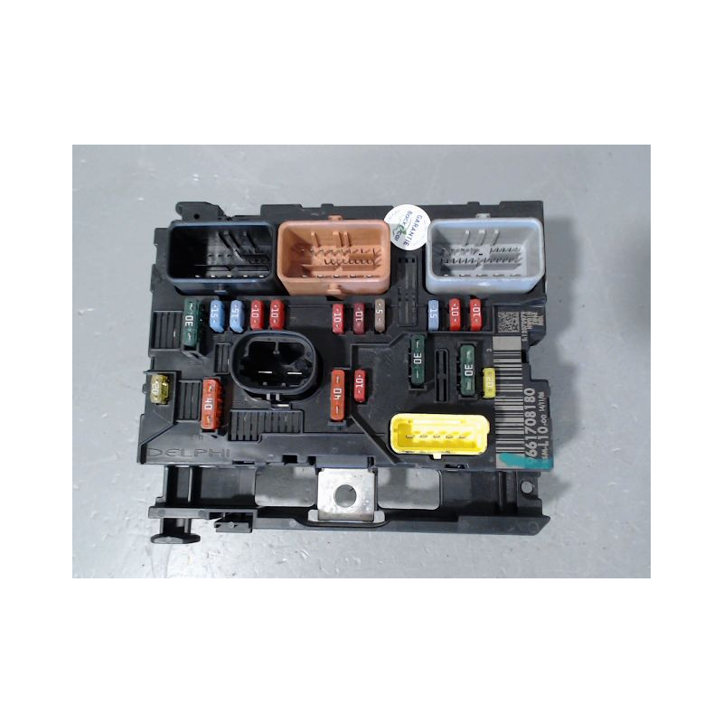 BOITE A FUSIBLES PEUGEOT 207 5P