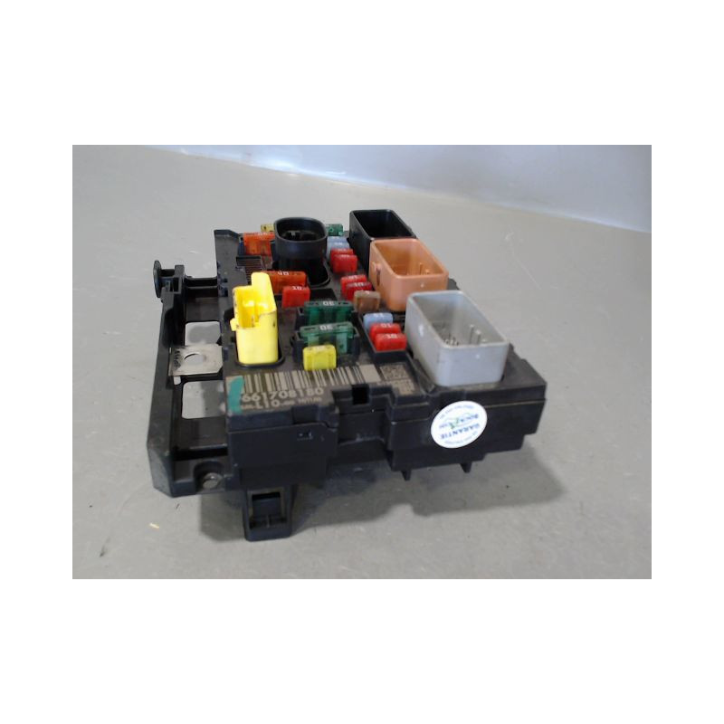 BOITE A FUSIBLES PEUGEOT 207 5P
