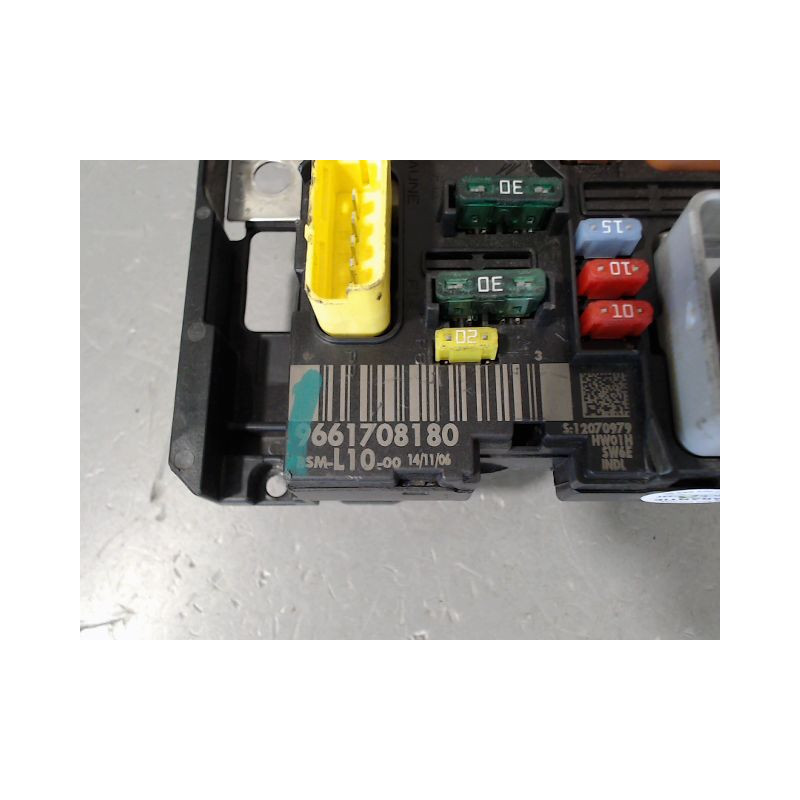 BOITE A FUSIBLES PEUGEOT 207 5P