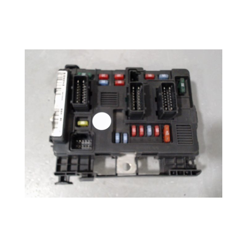BOITE A FUSIBLES PEUGEOT 206