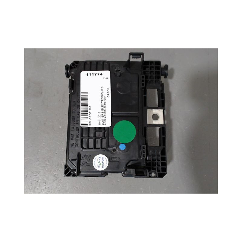 BOITE A FUSIBLES PEUGEOT 207