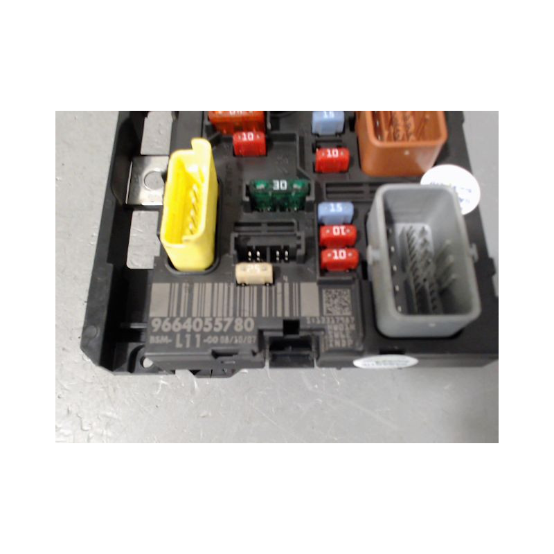 BOITE A FUSIBLES PEUGEOT 207