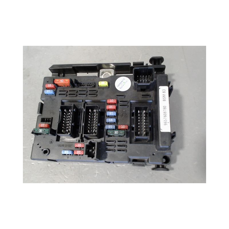 BOITE A FUSIBLES PEUGEOT 206