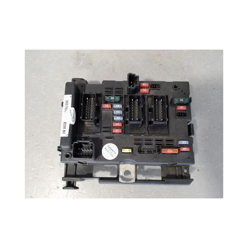 BOITE A FUSIBLES PEUGEOT 206