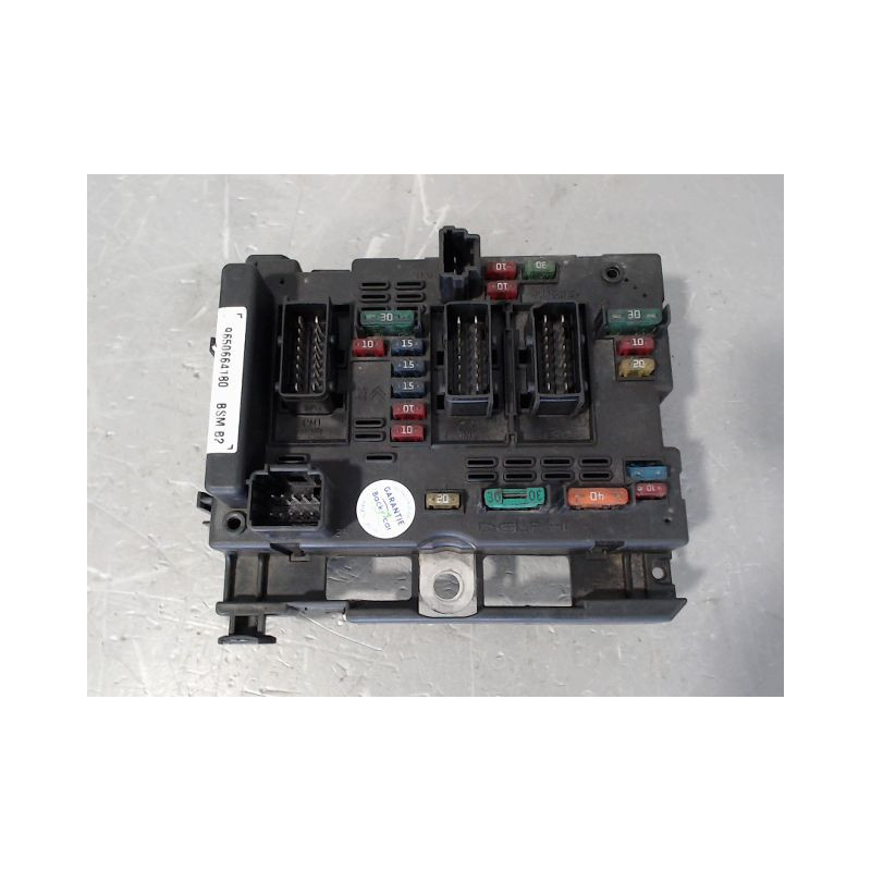 BOITE A FUSIBLES PEUGEOT 307