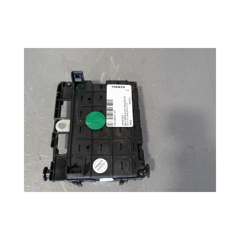 BOITE A FUSIBLES PEUGEOT 307