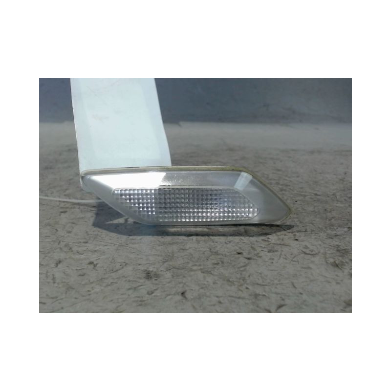 REPETITEUR AILE GAUCHE DACIA JOGGER