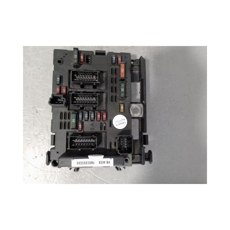 BOITE A FUSIBLES PEUGEOT 307